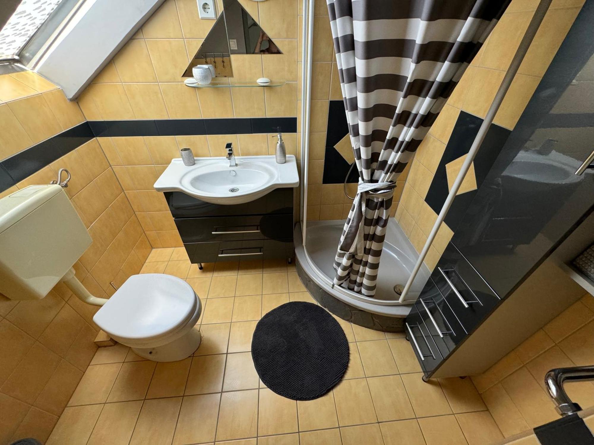 Rozsa Apartman Alsóörs Rom bilde